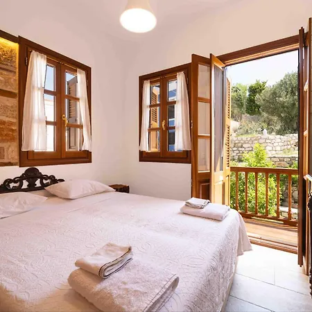 Alexandros Hébergement de vacances *