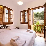 Alexandros Hébergement de vacances *